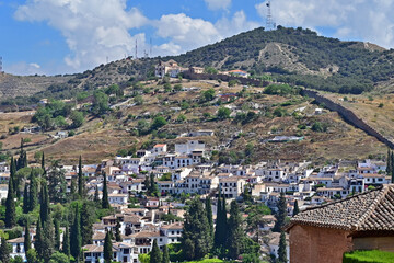 Granada, vista del vecchio quartiere dell'Albaiyzín dal Palazzo dell'Alhambra, Andalusia, Spagna