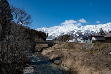 北アルプスの山並み　長野県白馬村 © RATM