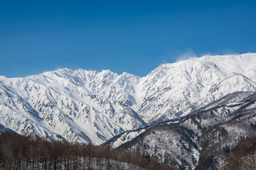 北アルプスの山並み　長野県白馬村 © RATM