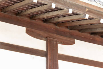 日本の木造建築の軒桁を支える舟肘木 © 木村　亨