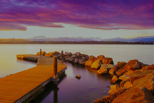 Porticciolo sul lago