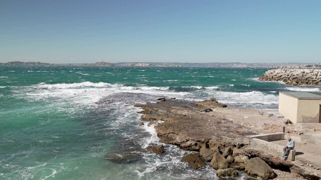Marseille en France, plage du Bain des Dames, temp&ecirc;te de vent le Mistral - paysage m&eacute;diterran&eacute;en 