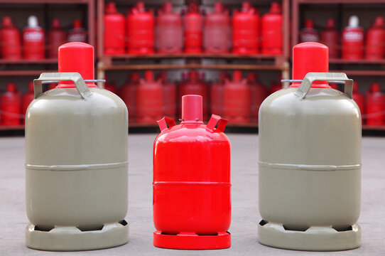 Verschiedene Gasflaschen mit Fl&uuml;ssiggas