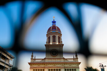 Obraz premium Santa Cruz Church illuminated at twilight , Historic Thai-Portuguese Neighborhood Dating Back to the Ayutthaya Period, in Bangkok, Thailand.