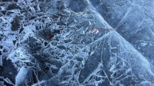 Ice that have cracked in a spectacular pattern