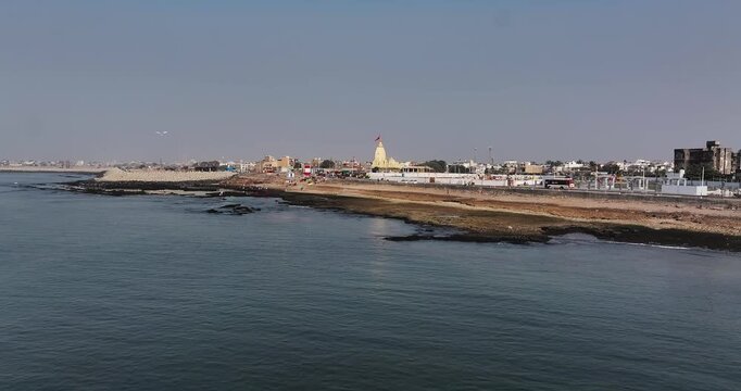 Aerial view of Somnath Temple in Gujarat, India, showcasing the grand coastal shrine dedicated to Lord Shiva. The image highlights the temple&rsquo;s majestic architecture and the Arabian Sea.