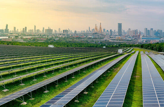 Sustainable city with green energy and net zero emissions. Solar power. Renewable resources. Eco-friendly urban planning and environmental conservation. Carbon neutrality. Eco-conscious infrastructure
