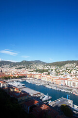 Widok na port, wzgórze Villefranche-sur-Mer oraz luksusowe rezydencje, Alpy Nadmorskie, Nicea, Francja, View of the Villefranche-sur-Mer hill and luxury residences, Alpes-Maritimes, Nice, France © 123108 Aneta