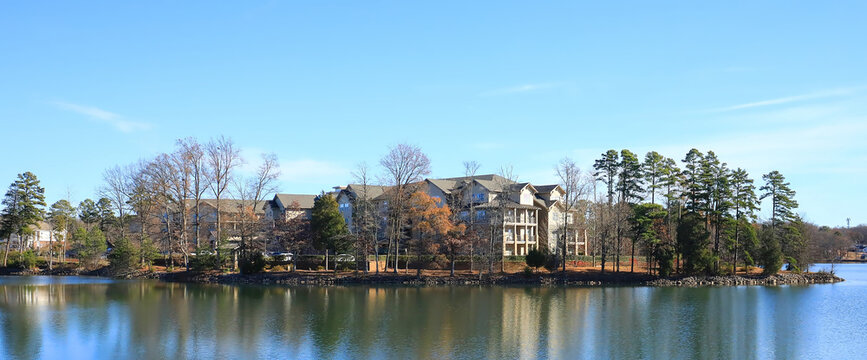 Waterfront living on Lake Norman, North Carolina, USA.