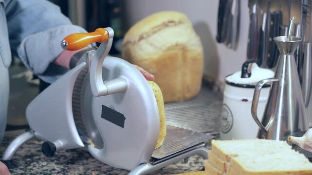 Preparing bread slices