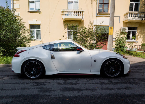 side view of a white Nissan 370Z Nismo