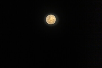 Sumba, Indonesia – 04. 01. 2026 – The Pink Full Moon Phenomenon Seen from Walakiri Beach, East Sumba