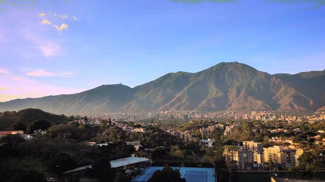 Panor&aacute;mica de la ciudad Caracas, Venezuela, con vista al &Aacute;vila