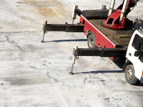 Hydraulic truck stabilizers on construction site