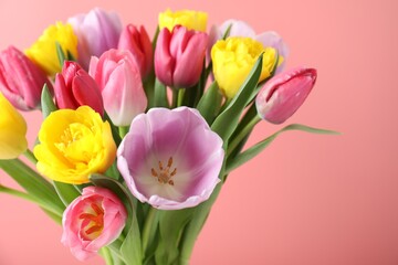 Obraz premium Bouquet of colorful tulips on pink background, closeup