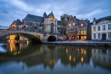 Obraz premium Saint Michael's Church and Saint Michael's Bridge reflected in the Leie River, Ghent, Belgium.