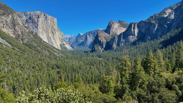 The iconic view from Tunnel View in Yosemite National Park, California
