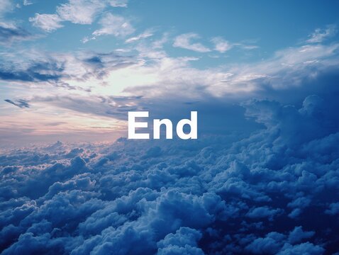 果てしなく広がる青い雲海と空に白い文字でエンドと書かれたドラマチックな風景写真