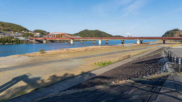 日本：熊野川と権現河原【川の熊野古道】和歌山県新宮市