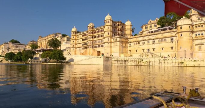 City Palace in Udaipur sailing on Lake Pichola in India