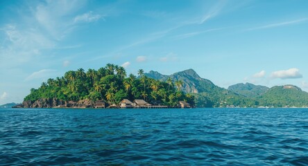 Naklejka premium Waterfront perspective of tropical islands in ocean
