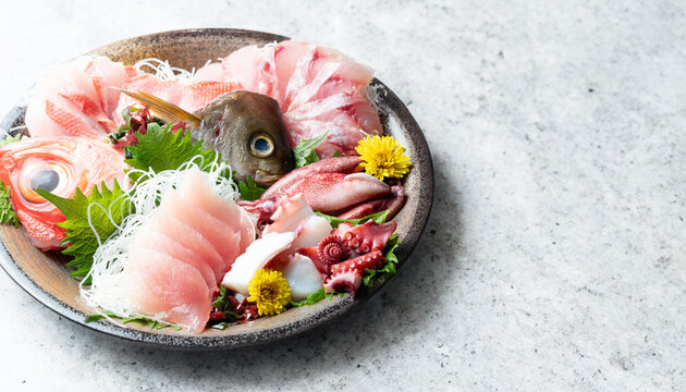 Various kinds of fresh sashimi 
