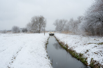 wiejski zimowy krajobraz © Michal