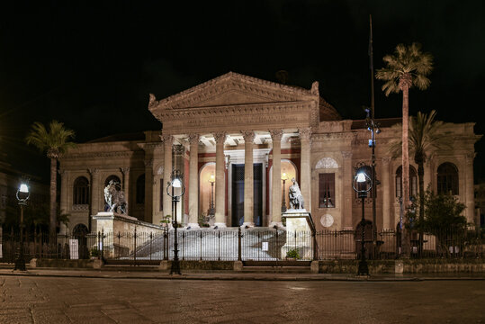 Theater Massimo in Palermo at night