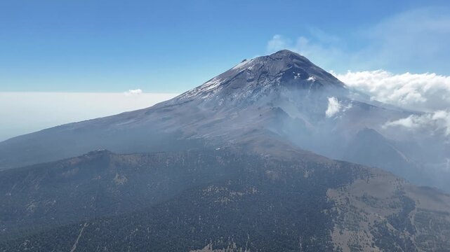 timelpase at popocatepetl volcano in mexico