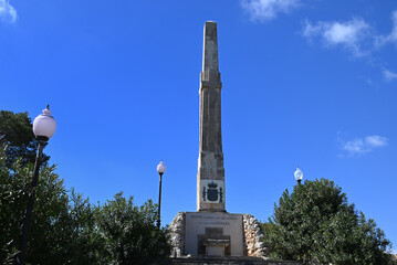 Mémorial monolithique en l'Honneur à tous ceux qui ont donné leur vie pour l'Espagne, place de l'Esplanada, à Port Mahon