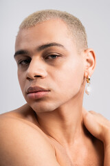 Fototapeta premium Handsome stylish man radiates confidence in a fashion forward pose set against a minimalist backdrop