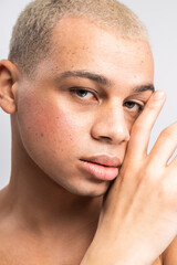 Fototapeta premium Stylish man expresses confidence with a captivating gaze and artistic flair in soft lighting