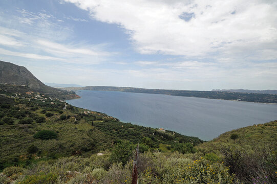 La rade vue depuis la porte principale de la cit&eacute; antique d'Aptera &agrave; Souda pr&egrave;s de La Can&eacute;e en Cr&egrave;te