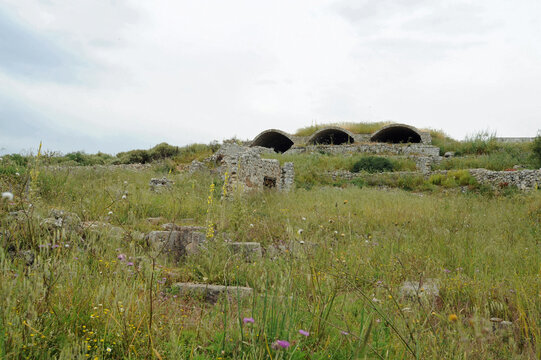 La citerne &agrave; trois nefs d'Aptera &agrave; Souda pr&egrave;s de La Can&eacute;e en Cr&egrave;te