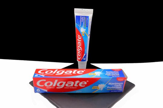 Boite et tube de dentifrice Colgate
