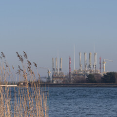 LNG TERMINAL - Unloading jetty for large tankers 