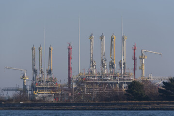 LNG TERMINAL - Unloading jetty for large tankers 