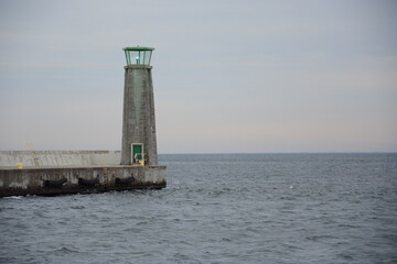 Latarnia morska nad morzem © Marek