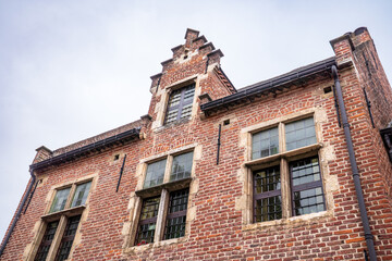 Obraz premium Brick facade with stepped gable in the Grand Beguinage of Leuven, Belgium