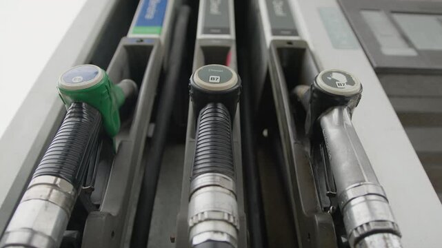 Fuel prices rise and gas pumps remain unavailable during the global crisis