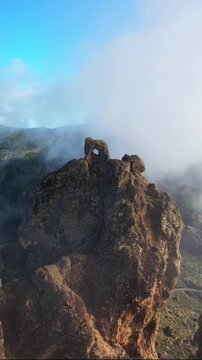 Gran Canaria - Wyspy Kanaryjskie - Hiszpania - piękne widoki nagrane dronem, ujęcia kinowe idealne na rolke albo shorts, instagram, facebook, tik tok, youtube. Plaże, g&oacute;ry, wyspa, atrakcje turystyczne