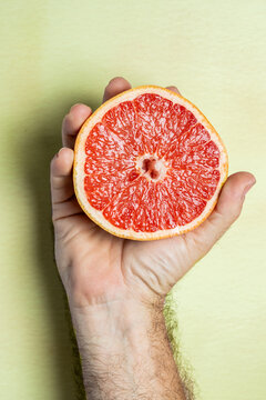 Man holding a grapefruit 