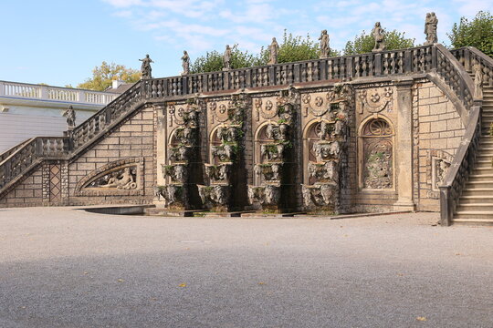 Sonniger Herbsttag in einem Landschaftspark in Hannover