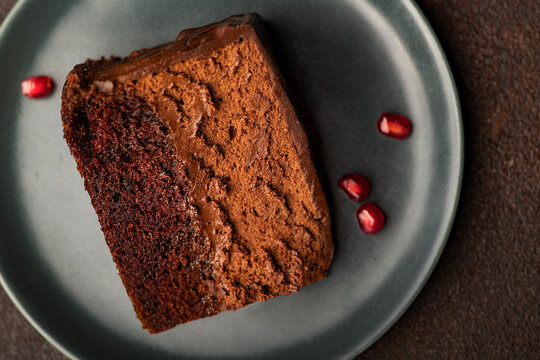 chocolate cake slice 