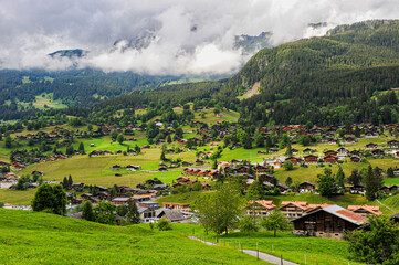 Fototapeta premium Panoramic view of Grindelwald village houses on the hillside 