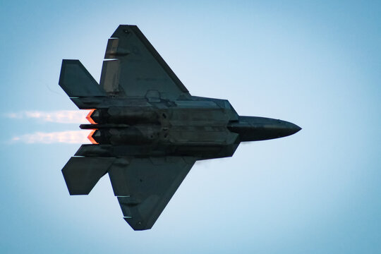 military jet fighter f22