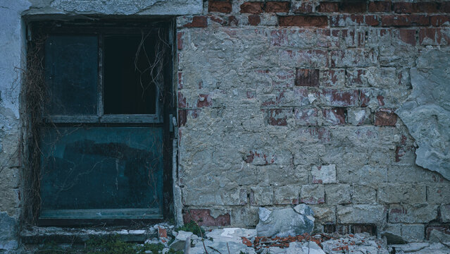 Collapsed wall calmly facing the time flow