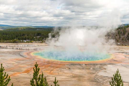 USA, Wyoming, Yellowstone National Park.  The iconic Grand Prismatic Spring in the Midway Geyser Basin. 