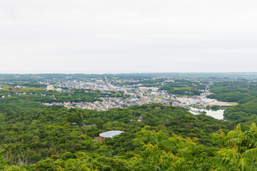 Obraz premium 5月下旬の横山展望台・志摩の町並み（三重県志摩）