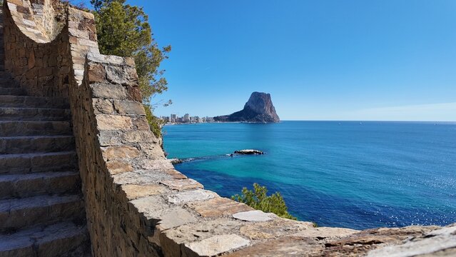 Calpe, Pe&ntilde;on de Ifach, Alicante, playa de Calpe con su impresionante pe&ntilde;on de Ifach